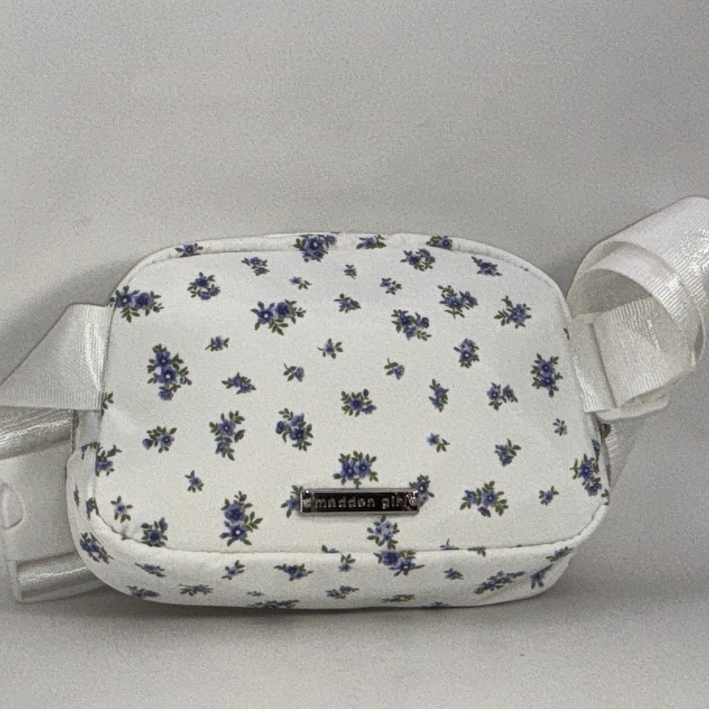 Madden girl Belt Bag Whit With Little Blue Flowers White Strap Grey Interior 8x6
